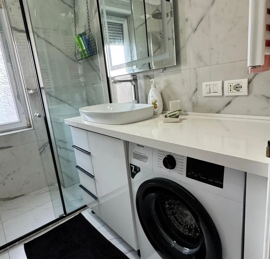 Sea View New Apartment Durres 0*,
